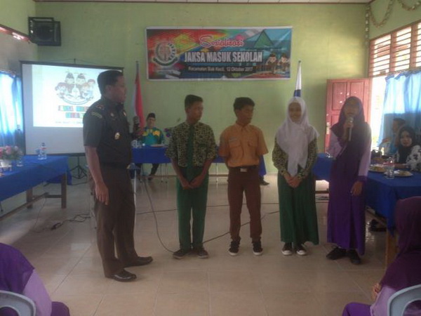 Pahami Hukum, JMS Sasar Pelajar SMP di Siak Kecil